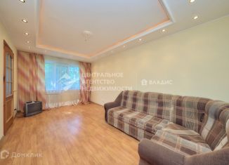 Продается 3-комнатная квартира, 61.4 м2, Рязань, улица Тимуровцев, 6, район Песочня