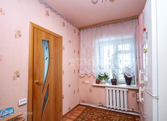 Продается четырехкомнатная квартира, 63.1 м2, Новосибирск, улица 40 лет Октября, 14, метро Золотая Нива