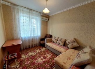 3-комнатная квартира на продажу, 50 м2, поселок городского типа Ильский, Черноморская улица, 66