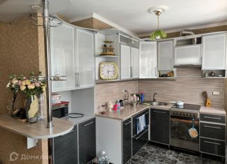 Продается трехкомнатная квартира, 60 м2, Белогорск, улица Серышева, 8