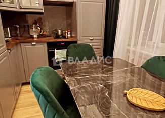 Продаю 3-комнатную квартиру, 76 м2, Москва, Большая Очаковская улица, 27, метро Озёрная