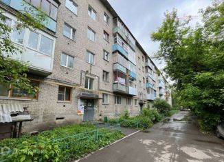 Продам однокомнатную квартиру, 31 м2, Екатеринбург, Братская улица, 15, Братская улица