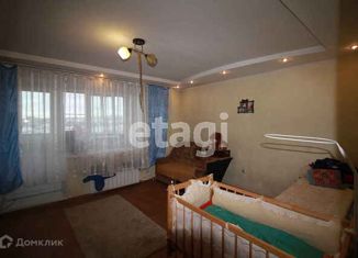 Продам 4-комнатную квартиру, 104 м2, поселок городского типа Емельяново, Почтовый переулок, 7А