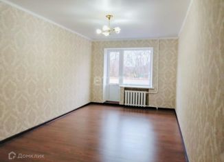 Продается 2-комнатная квартира, 53 м2, Новошахтинск, улица Волна Революции, 36