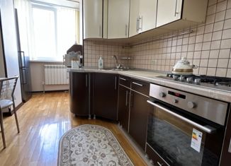 Продам 3-ком. квартиру, 74 м2, Нальчик, улица Тарчокова, 25, район Мей