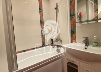 Четырехкомнатная квартира на продажу, 82 м2, село Стрелецкое, улица Королёва, 52Б