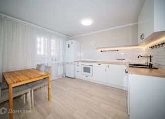 Продажа 3-ком. квартиры, 64 м2, Екатеринбург, метро Динамо, улица Татищева, 80