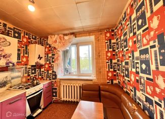 Продам 2-ком. квартиру, 48.2 м2, Шлиссельбург, улица Кирова, 6