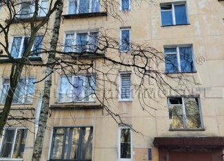 Продаю четырехкомнатную квартиру, 49 м2, Санкт-Петербург, проспект Ветеранов, 37