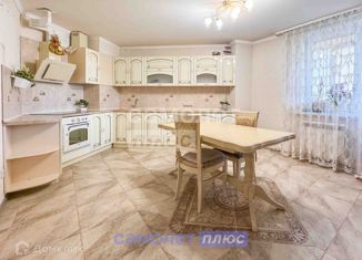 Продаю 3-ком. квартиру, 93 м2, Чебоксары, улица Болгарстроя, 1к1