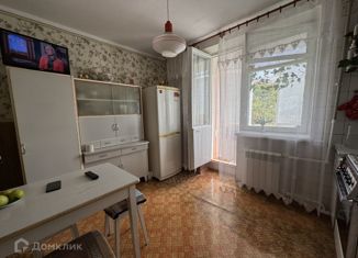 Продается трехкомнатная квартира, 69 м2, Евпатория, проспект Победы, 54