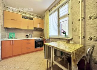 Сдам в аренду 1-ком. квартиру, 37 м2, Москва, улица Маршала Савицкого, 26, ЮЗАО