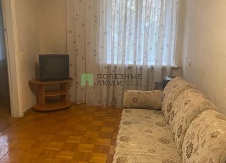 Сдам в аренду 4-ком. квартиру, 60 м2, Ижевск, улица Коммунаров, 357