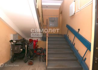 Продаю трехкомнатную квартиру, 84 м2, поселок городского типа Промышленная, Коммунистическая улица, 6