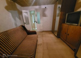 Продается трехкомнатная квартира, 82 м2, поселок Стрелка, улица Мира, 1