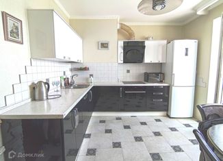 Продажа 2-комнатной квартиры, 75 м2, Брянск, Красноармейская улица, 100