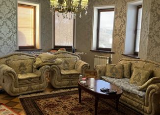 Продается 2-комнатная квартира, 97 м2, Кисловодск, улица Революции, 44