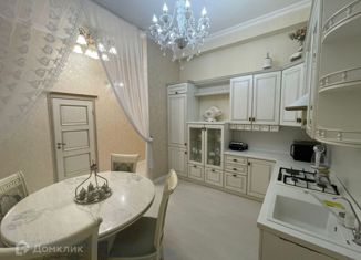 Сдается в аренду трехкомнатная квартира, 100.5 м2, Астрахань, улица Максима Горького, 23, Кировский район