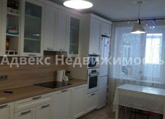 Продается 2-ком. квартира, 66 м2, Тюмень, улица Московский Тракт, 152