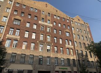 Продам 3-ком. квартиру, 59.9 м2, Санкт-Петербург, 12-я линия Васильевского острова, 53, метро Василеостровская