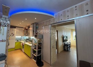 Продается 2-комнатная квартира, 60.9 м2, Тольятти, улица Дзержинского, 18А
