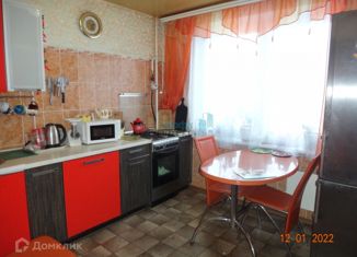 Продаю 3-ком. квартиру, 72 м2, Нижний Новгород, улица Маршала Казакова, 8к1, улица Маршала Казакова
