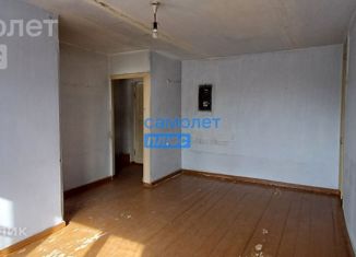 Продаю двухкомнатную квартиру, 42.4 м2, Бийск, улица имени Героя Советского Союза Трофимова, 10