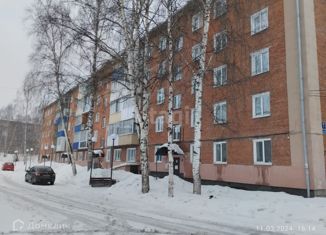 Продается 2-комнатная квартира, 47.3 м2, Кемеровская область, улица имени 50-летия Октября, 7