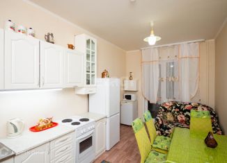 Сдача в аренду 2-ком. квартиры, 60 м2, Пыть-Ях, улица Первопроходцев, 1