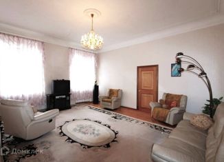Продается четырехкомнатная квартира, 128.7 м2, Москва, Никитский бульвар, 12, метро Александровский сад