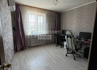 Продается 2-комнатная квартира, 56 м2, Курск, проспект Вячеслава Клыкова, 69