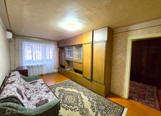 Сдаю в аренду 2-ком. квартиру, 45 м2, Таганрог, улица Пальмиро Тольятти, 28