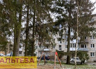 Продам 2-ком. квартиру, 49 м2, Светлогорск, улица Мичурина, 1