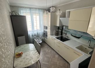 Продаю 3-ком. квартиру, 66 м2, Тюмень, Западносибирская улица, 18к1