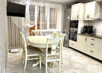 Продам 3-ком. квартиру, 90 м2, Тюменская область, Кремлёвская улица, 85