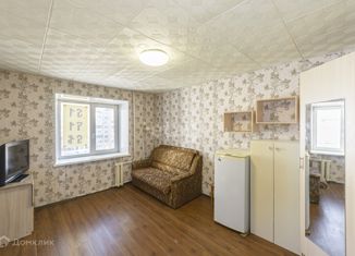 Продаю 1-ком. квартиру, 14.2 м2, Тюмень, улица 30 лет Победы, 142, Восточный округ