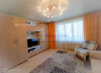 Продается 2-комнатная квартира, 52.3 м2, Челябинск, улица Братьев Кашириных, 89, Калининский район