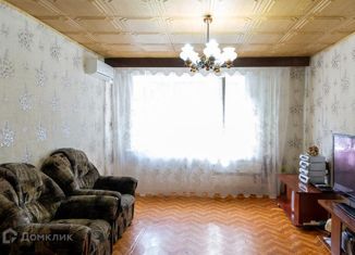 Продаю 4-ком. квартиру, 71 м2, Самара, Кировский район, Нагорная улица, 136