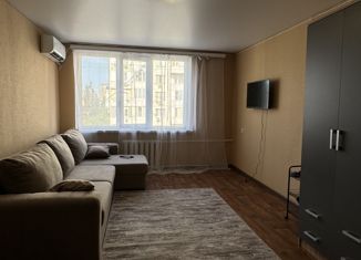 Сдам в аренду 1-ком. квартиру, 35 м2, Махачкала, улица Героев Дагестана, 14А