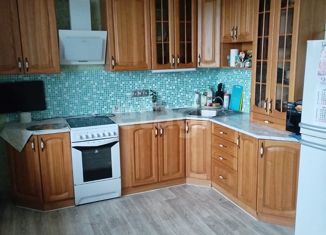 Продам двухкомнатную квартиру, 60.7 м2, посёлок городского типа Белый Яр, улица Некрасова, 4/1