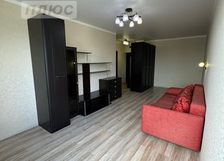 Продам 1-комнатную квартиру, 43 м2, Астрахань, улица Латышева, 3, Ленинский район