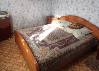 Продажа 4-ком. квартиры, 60 м2, Астраханская область, улица Адмирала Нахимова, 115А