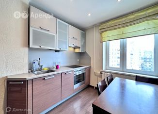 Сдаю 3-ком. квартиру, 65 м2, Москва, Бауманская улица, 62-66, Бауманская улица