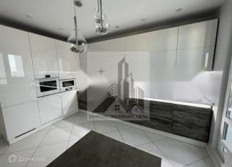 Продам 4-комнатную квартиру, 106 м2, Санкт-Петербург, Кушелевская дорога, 5к8, метро Площадь Мужества