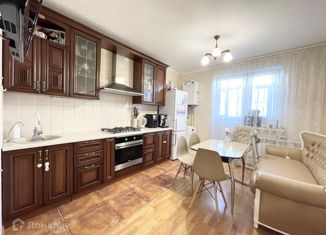 Продажа 2-ком. квартиры, 70 м2, Курск, улица Щемиловка, 105