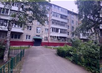 Продаю двухкомнатную квартиру, 43.8 м2, Тобольск, 4-й микрорайон, 9