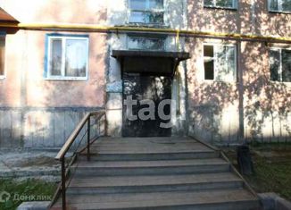 Продаю 1-комнатную квартиру, 31.8 м2, Нефтеюганск, 8-й микрорайон, 11