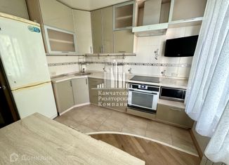 Продажа 2-комнатной квартиры, 55.2 м2, Петропавловск-Камчатский, проспект Циолковского, 30, микрорайон Горизонт-Север