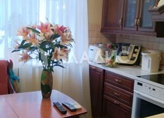 Трехкомнатная квартира на продажу, 75 м2, Москва, Бартеневская улица, 41, метро Улица Горчакова