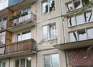 Продается 2-комнатная квартира, 48.9 м2, Санкт-Петербург, проспект Космонавтов, 60, метро Звёздная